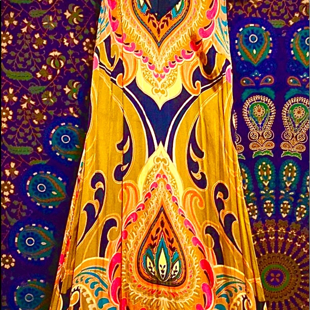 Absolutely stunning Guess maxi dress. 100% silk!